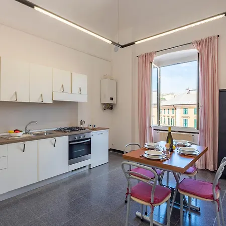 Apartment Piazza Colombo House Historic Center - Happy Genoa