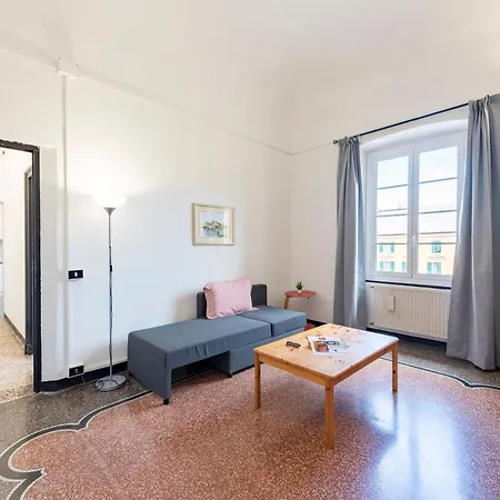 Apartment Piazza Colombo House Historic Center - Happy Genoa