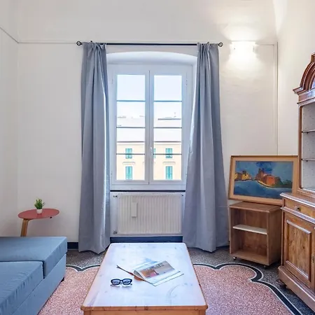 Piazza Colombo House Historic Center - Happy Apartment Genoa